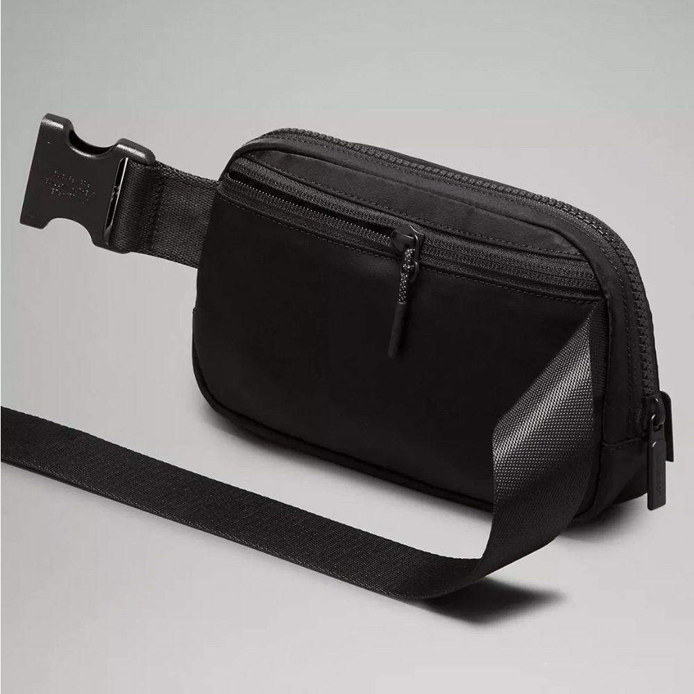 lululemon athletica Everywhere Belt Bag - Picture 2 of 7